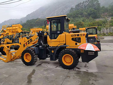 恭喜羅總喜提新車，山宇裝載機(jī)940走起，山宇重工，助您成功！